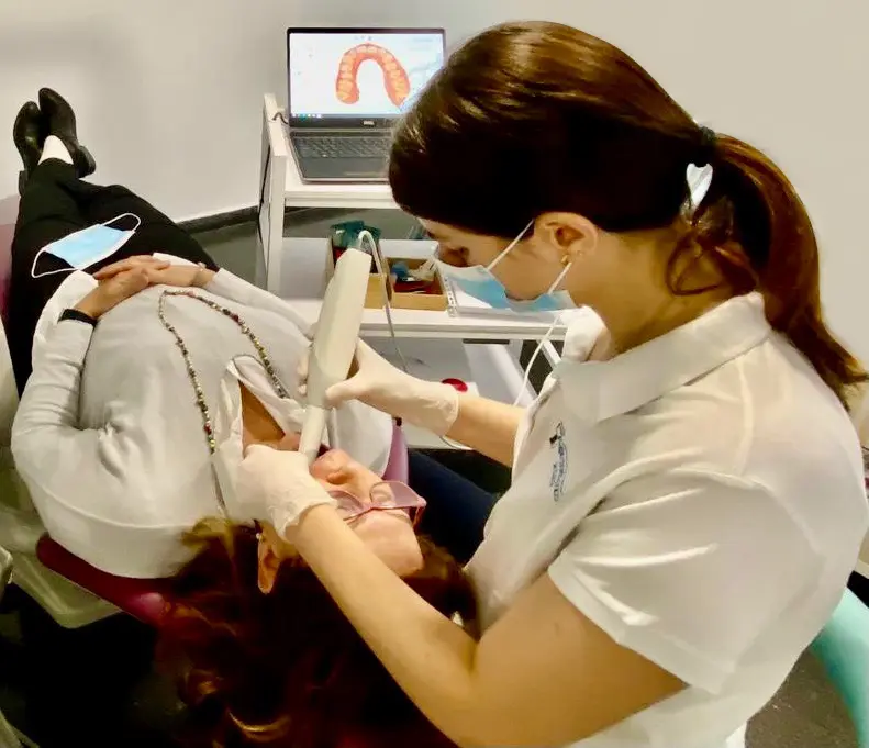 Dentista Centro Odontologico la Eliana usando Escaner 3Shape Trio5